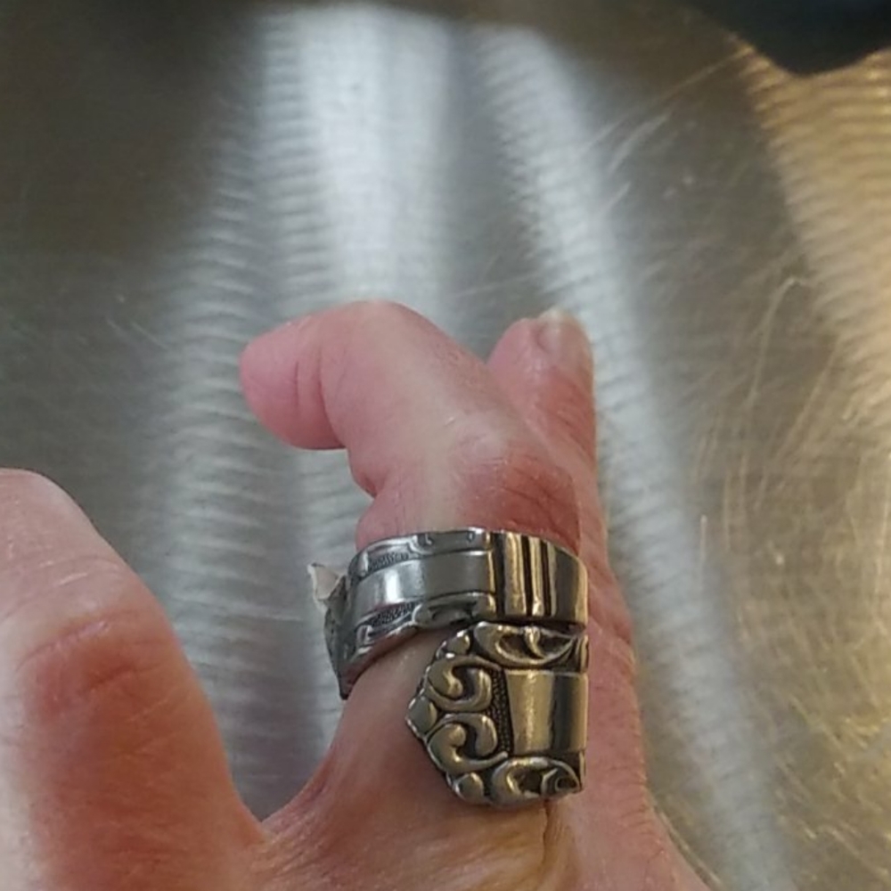 NWT.HANDMADE STAINLESS WRAP BOHO SPOON RING. - Picture 2 of 4